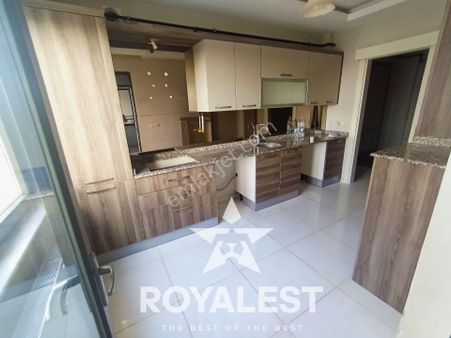 Royalest'ten Tramvaya Yakın İskanlı Geniş Ve Bakımlı 2+1