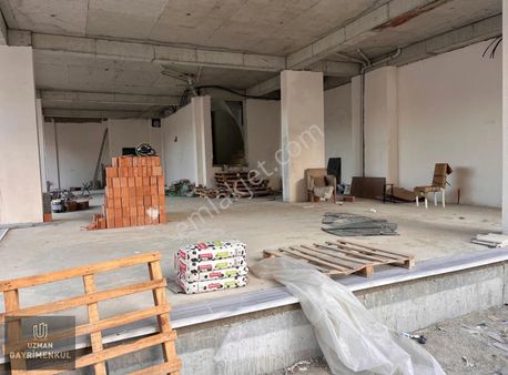 Avcılar Merkez Mh. Sıfır Bina Caddeye Yakın 300m2 Kiralık Dükkan