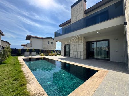 Kuşadası 4+1 Özel Havuzlu Sıfır