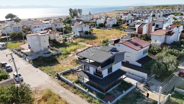 İzmir Dikili Salihleraltı Denize Çok Yakın Satılık 4+1 Villa