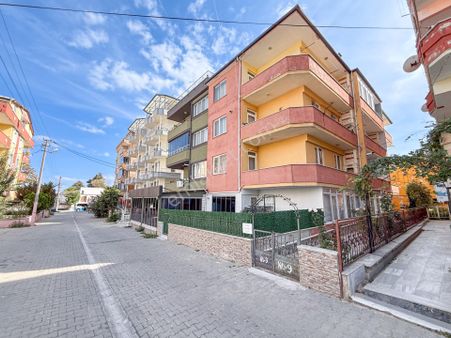 Kumbağ'da Merkezi Konumda İskanlı Full Eşyalı Satılık 1+1 Daire