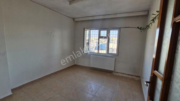 Emir Emlak Ofisinden Kıbrıs Mahallesinde 2+1 Yıkım Kararsız Daire