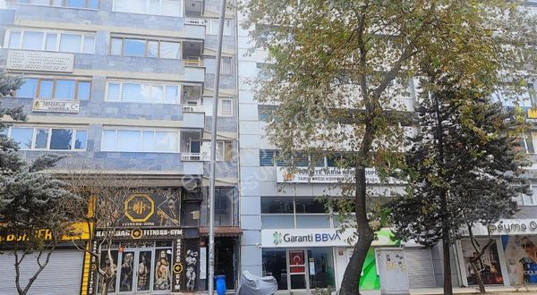 Gmk Bulvarı Koç Yurdu Karşısı Ara Katta Yapılı 2+1