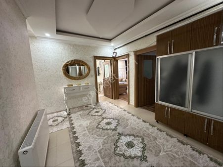 Karşıyaka Mahallesinde Acil Emlaktan Çok Temiz Full Lüks Satılık 3+1 Daire