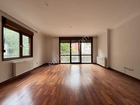 Erenköy'de Geniş M2 De 7 Yıllık Balkonlu Ebeveynli