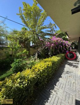 Beylikdüzü Havuzlu Sitede Villa Tadında Bahçeli 2+1 Daire