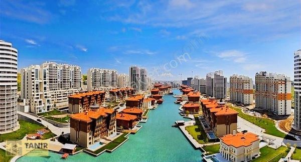 Bosphorus Sitesinde Göl Manzaralı Yalı Dairesi.