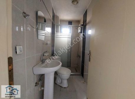 Çayırova Bosna Caddesinde 3+1 Kullanışlı 3 Kat Kiralık Daire