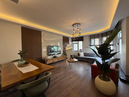 Caddeye Cephe Lüks Özel Yapımı 2+1 Fırsat Daire