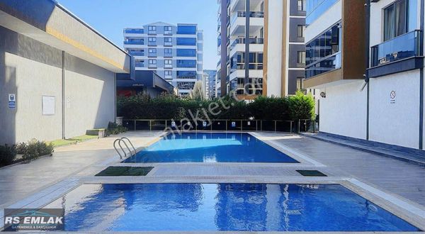 Nilüfer/balkan'da Bulvara Cephe Sitede Arakat 3+1 Eşyalı Daire..