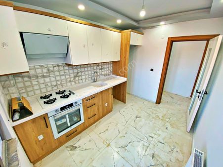 🌀gültaş Emlaktan Akçay Zeytinlide Satılık Ebeveyn Banyolu Cam Balkonlu 2+1 Daire