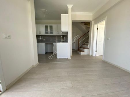 Goldhouse Dan Satılık Daire Taşyaka Mahallesi Nde Geniş Çatı Dubleks 3+1