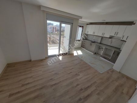 Asansörlü Katta Okul Tramvay Yakınında 2+1 Fırsat Daire