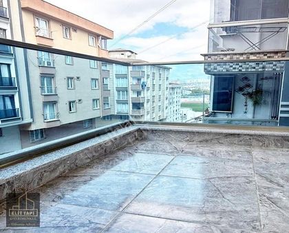 Elit Yapıdan Metrobüsün Dibinde Ara Kat Daire