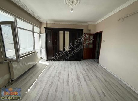 Arnavutköy Taşoluk'ta 1+1 85m2 Kiralık Arakat Balkonlu Daire
