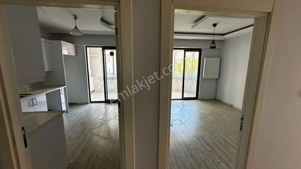 Yıldız Emlaktan Site İçi Satılık 3+1 Geniş Daire