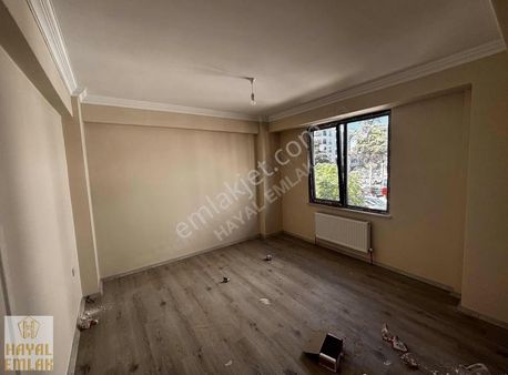 Ezine Merkezde Satılık 3+1 Daire