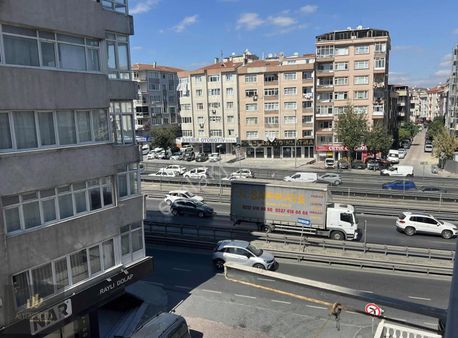Hem Oturuma Hem Yatırıma Uygun 3+1 E-5 Cadde Metrobüs Dibi