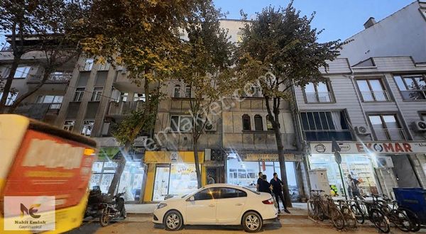 Merkez'de Sıfır Tadilatlı Çift Cephe Cadde Üzeri Satılık Daire