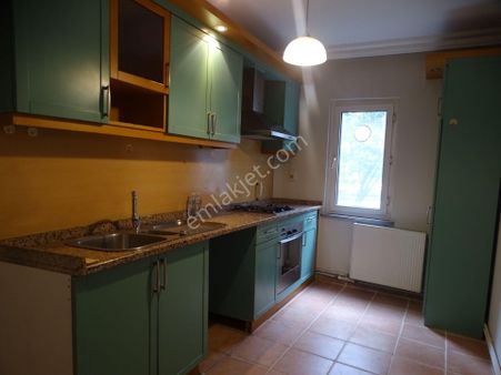 Sarıyer İstinye Boğaziçi Sitesinde Kiralık 3+1 Kombili