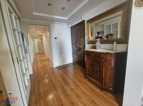 Aksoy Yalı Paraleli Geniş Sokakta Satılık 4+1 Büyük Daire