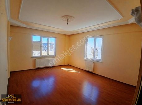 Şeker Emlaktan Şehir Hastanesi Yakını Kiralık 3+1 Daire