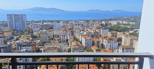 Prava Kartal'da Deniz Manzaralı Daire