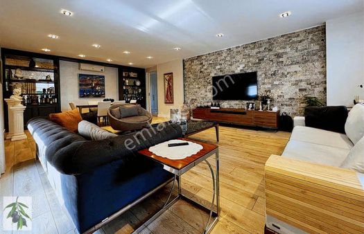 Mimaroba Merkezi Konumda Özel Bahçeli 5+1 Dubleks Villa 380m2