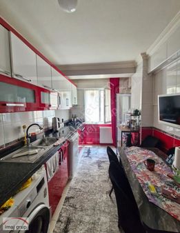 Yeşilova Mah. Satılık Metrobüse Çok Yakın 135 M2 3+1 Arakat