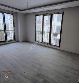 Büyükçekmece Palmiye Meydanında Sahile Yakın Kapalı Mutfaklı 2+1