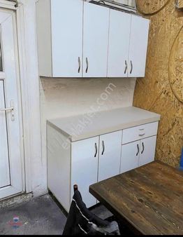 Ataşehir'de Önüne Araç Yanaşır Müstakil 200 M² Düz Giriş