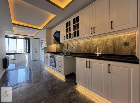 K.evren Semt Pazarı Civ Blv Üzeri 4+1 K.mutfak Ç.banyo G.odalı