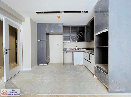 Mevlana Mahallesi'nde Yatay Mimari Düşük Katlı 2+1 Satılık Daire