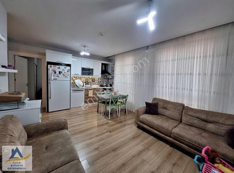 Başakşehir Huzzak Tower Metroda Geniş Teraslı 2+1 Satılık Daire