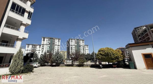 Bostanbaşı'nda Şehrizar Konutları 4+1 Satılık Daire