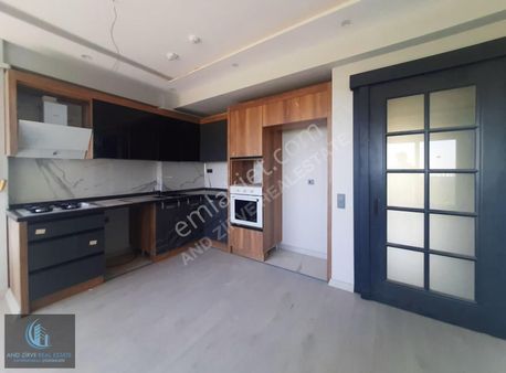 Mersin Eski Mezitli Havuzlu Ebeveyn Banyolu Geniş 2+1