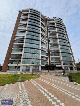 Nova'dan Golden Towers Sitesinde İki Teraslı 5+2 Kat Dubleksi