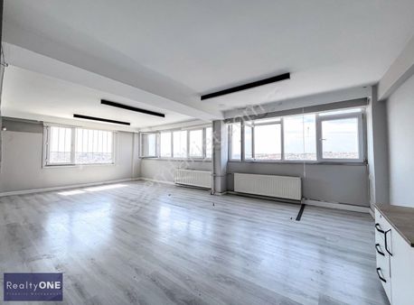 R-one Beyoğlu Şişhane Meydanında Metro Çıkışı 110m2 Kiralık Ofis
