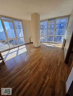 Ümraniye Site Mahallesinde 95m2 Dubleks Ofis