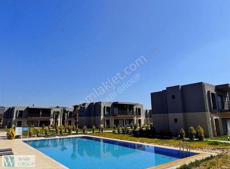 Denize Yakın Ortak Havuzlu Oturuma Hazır Eşyalı 1+1 Üst Kat