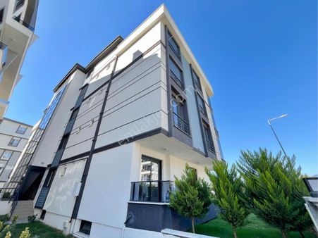 Akçay Sezgin Emlaktan Bitmeyen Balkonlu Satılık 2+1 Fırsat Daire