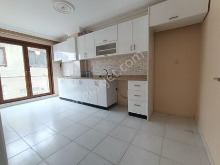 Arakatta - Geniş Mutfaklı - Ferah - Masrafız - Cadde Üzeri - 2+1 80 M² Daire