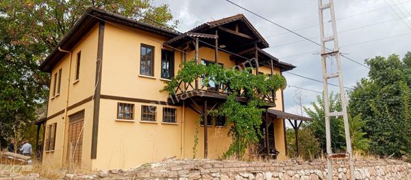 Ahsap Kargor Ev Vve Bahcesı