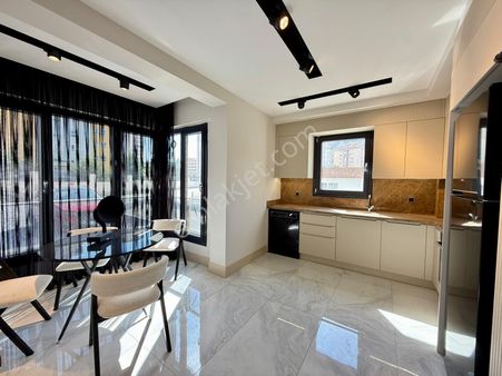 Bahçelievler'de Sıfır Lüx 4+0 Teslim Hemen Oturulur Giyinme Odalı