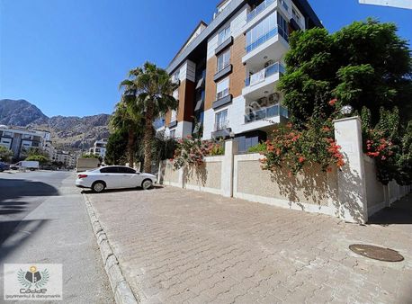 Konyaaltı Hurma'da Katta Satılık 1+1 Havuzlu Daire