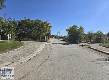 Toprak Emlak'tan Anadolu Ünüversitesi Yakını Satılık 1+1 Daire