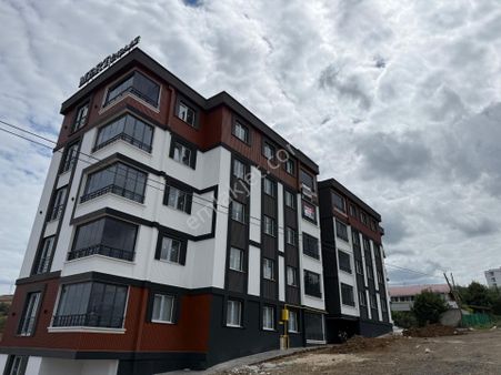 Canik Hasköy Caddeye Cephe Deniz Manzaralı 2+1