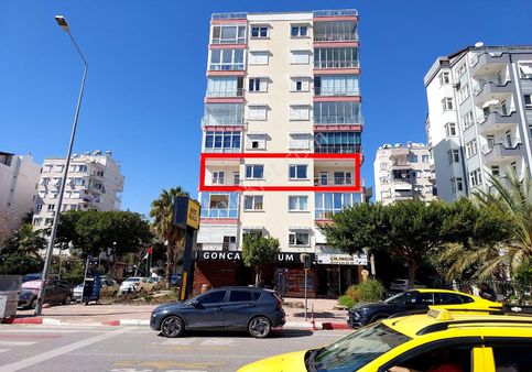 Konyaaltı Atatürk Bulvarıda Ofis Ve Muayenehane'ye Uygun Daire