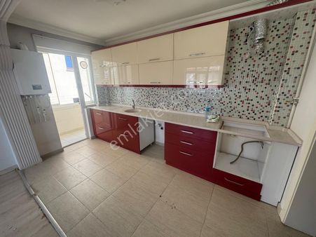 Subayevleri'nde Cadde Üzerinde Amerikan Mutfaklı Lüks Yapılı Daire!