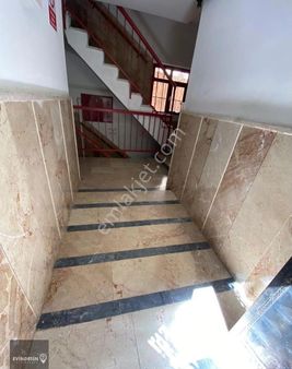 Bağlarbaşı Mahallesinde 2.katta Bağımsız Yapılı 2 Balkonlu Satılık Daire